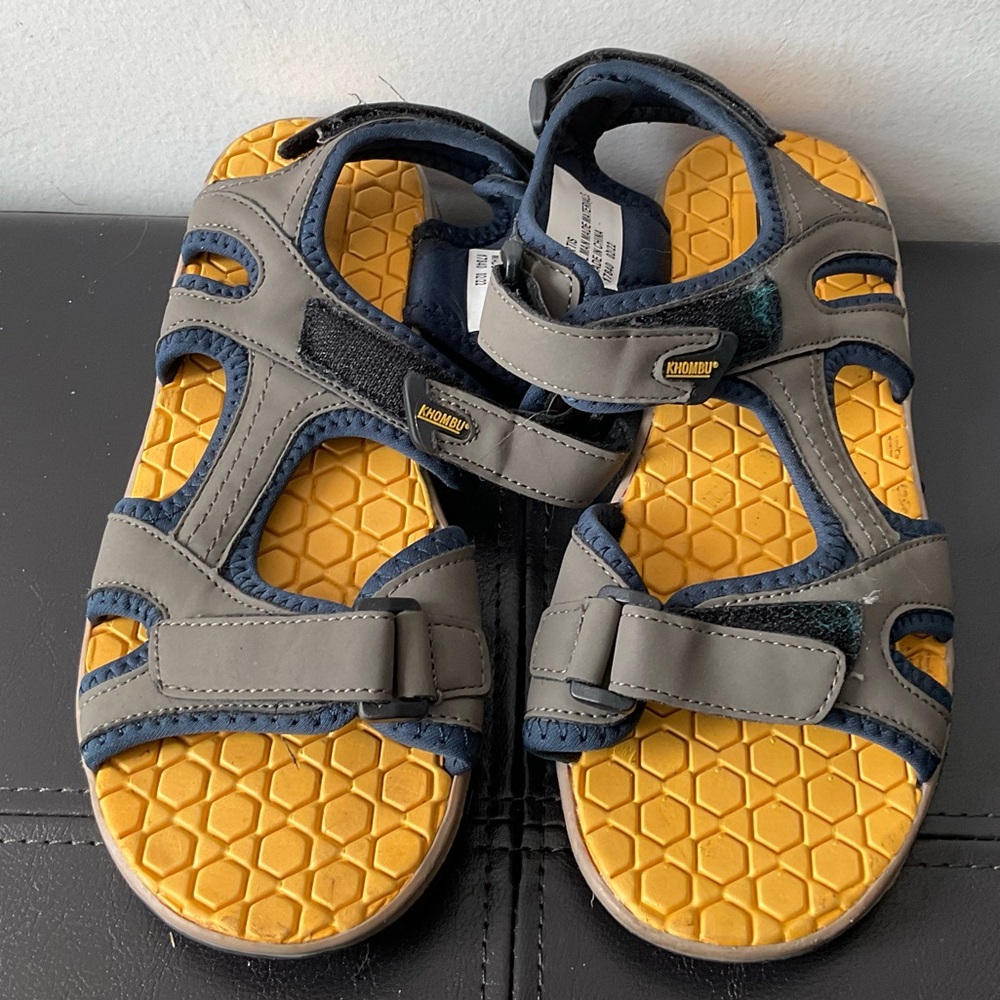 Khombu sandals, Curtis style, boys size 3 - EUC